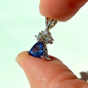 Tanzanite & diamond pendant